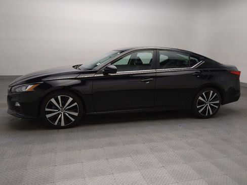 Used 2019 Nissan Altima 2.5 SR FWD image 2