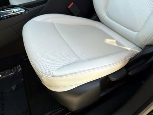 Used 2024 Buick Encore GX Sport Touring image 14