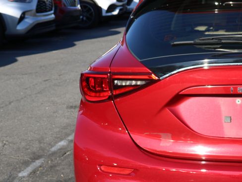 Used 2019 INFINITI QX30 image 8