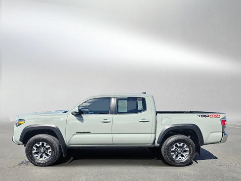 Used 2023 Toyota Tacoma TRD Off-Road w/ Black Out Package (TMS) AWD/4WD image 2