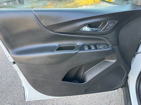 Used 2018 Chevrolet Equinox LT image 39