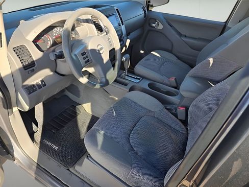 Used 2017 Nissan Frontier SV image 25