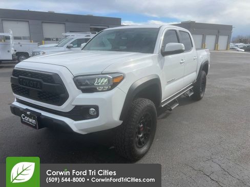 Used 2023 Toyota Tacoma TRD Off-Road w/ Technology Package image 3
