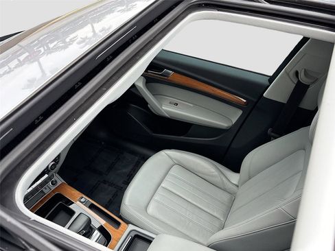 Used 2022 Audi Q5 2.0T Premium w/ Convenience Package image 25