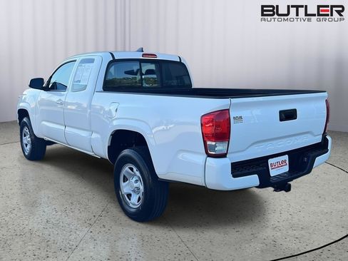 Used 2016 Toyota Tacoma SR image 4