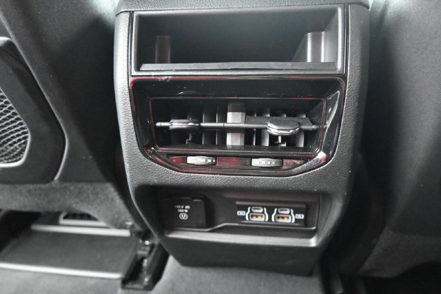 Used 2023 Jeep Grand Cherokee Altitude AWD/4WD image 14