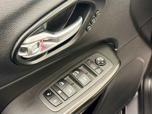 Used 2022 Jeep Cherokee Trailhawk w/ Trailhawk Elite Value Package image 18