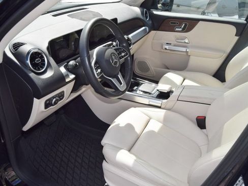 Used 2020 Mercedes-Benz GLB 250 4MATIC w/ Premium Package image 20