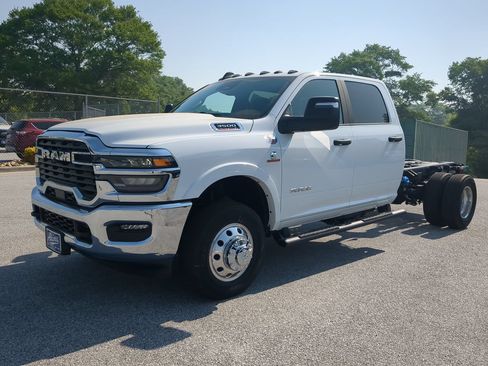 New 2026 RAM 3500 Big Horn AWD/4WD image 6