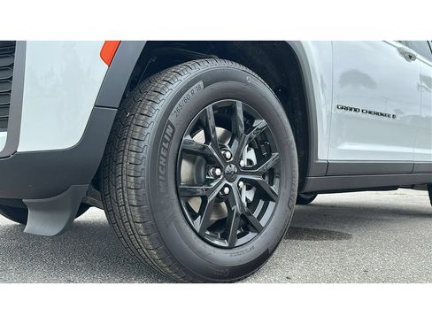 New 2026 Jeep Grand Cherokee Altitude RWD image 10