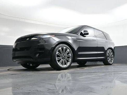 Used 2024 Land Rover Range Rover Sport SE image 32