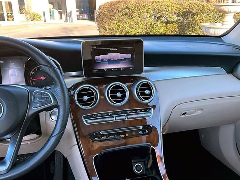 Used 2018 Mercedes-Benz GLC 300 image 6