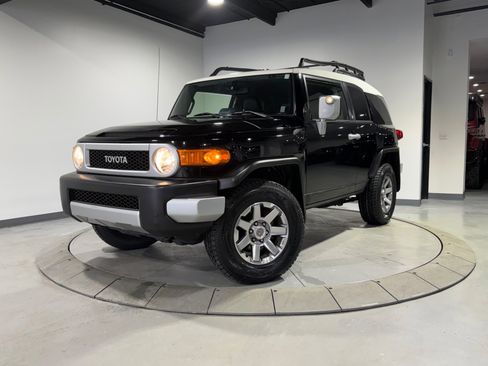 Used 2014 Toyota FJ Cruiser 4WD image 5