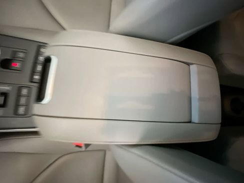 Used 2020 Toyota Highlander XLE image 21