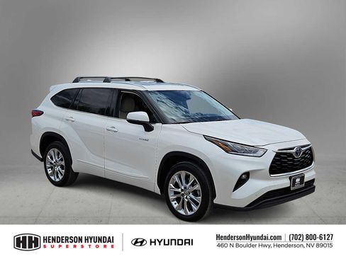 Used 2021 Toyota Highlander Limited FWD image 2