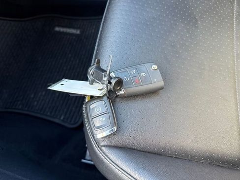 Certified 2021 Volkswagen Tiguan SE R-Line image 37