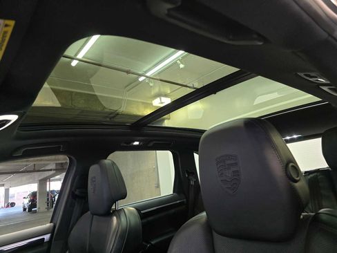 Used 2017 Porsche Cayenne image 24