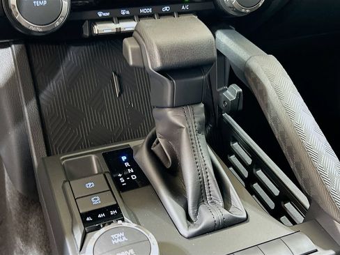 New 2026 Toyota 4Runner SR5 AWD/4WD image 16