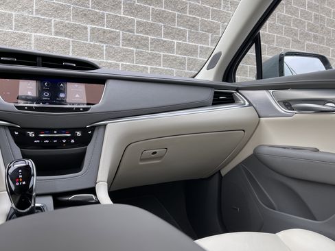 Certified 2025 Cadillac XT5 Premium Luxury image 36