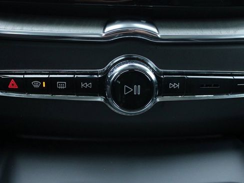 Used 2025 Volvo XC60 B5 Plus image 18