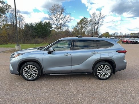 Used 2023 Toyota Highlander Platinum image 8