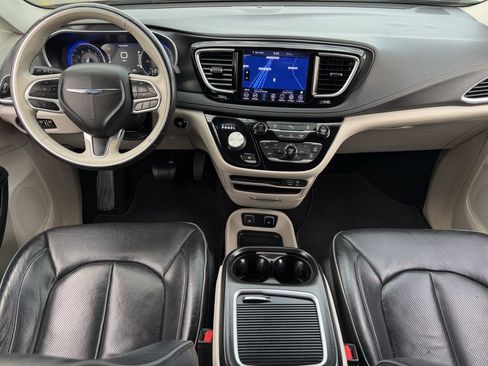 Used 2020 Chrysler Pacifica Limited image 12