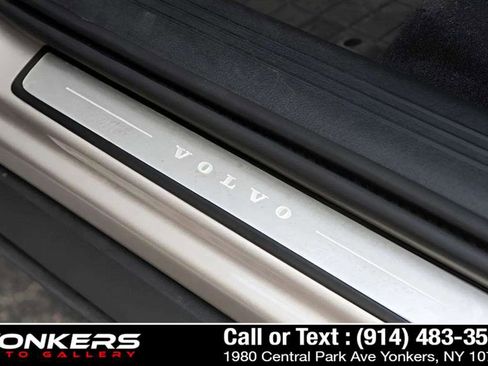 Used 2023 Volvo XC40 B5 Ultimate w/ Protection Package Premier image 49