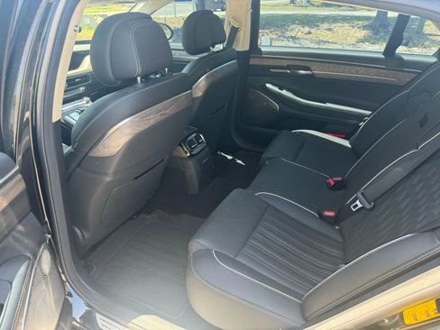 Used 2022 Genesis G90 3.3T Premium RWD image 23
