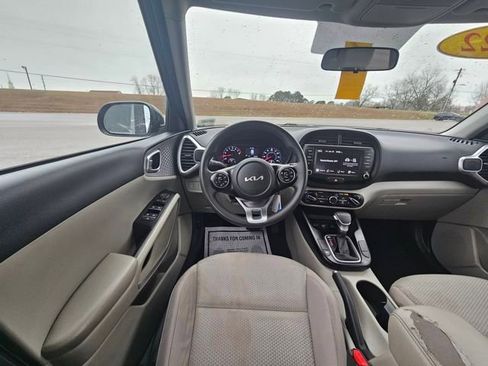 Used 2022 Kia Soul LX image 13