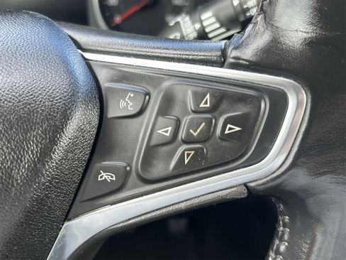 Used 2019 Chevrolet Equinox LT w/ Driver Convenience Package image 24