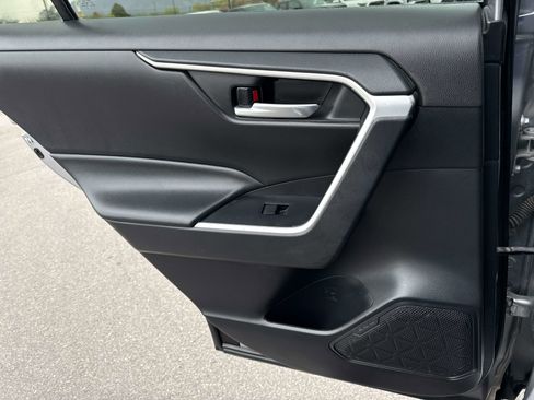 Used 2020 Toyota RAV4 XLE image 17
