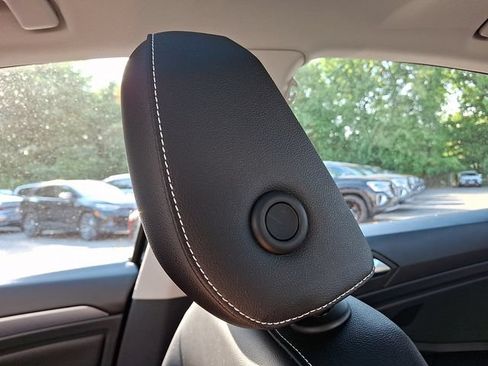 Certified 2023 Volkswagen Jetta SE w/ Panoramic Sunroof Package FWD image 17