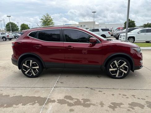 Used 2021 Nissan Rogue Sport SL w/ Premium Package FWD image 6
