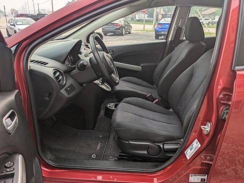 Used 2014 MAZDA MAZDA2 Sport FWD image 10