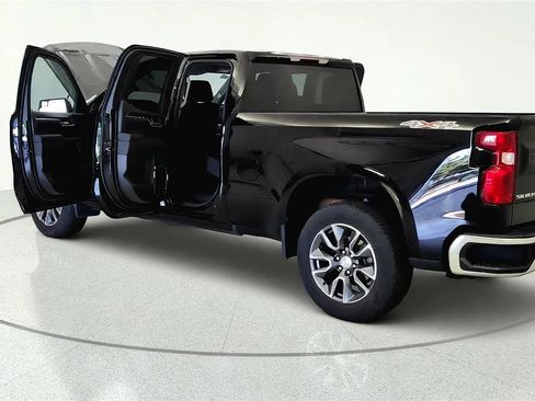 Used 2023 Chevrolet Silverado 1500 LT AWD/4WD image 11