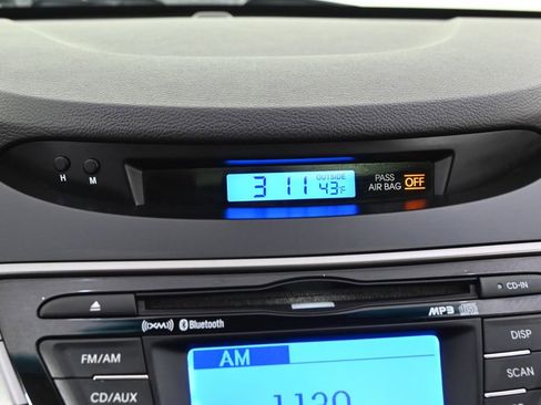 Used 2013 Hyundai Elantra Limited image 28