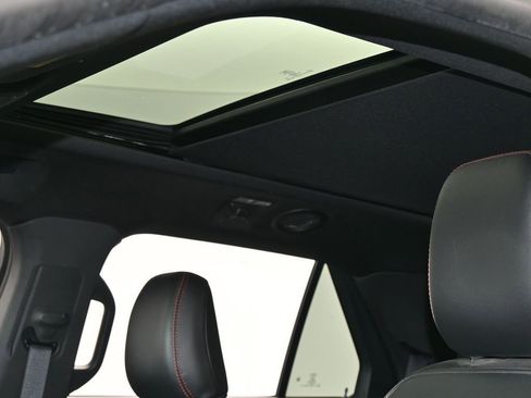 Used 2022 Ford Explorer ST-Line w/ Class IV Trailer Tow Package image 11