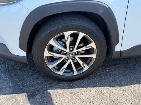 Used 2023 Toyota Corolla Cross XLE AWD/4WD image 6