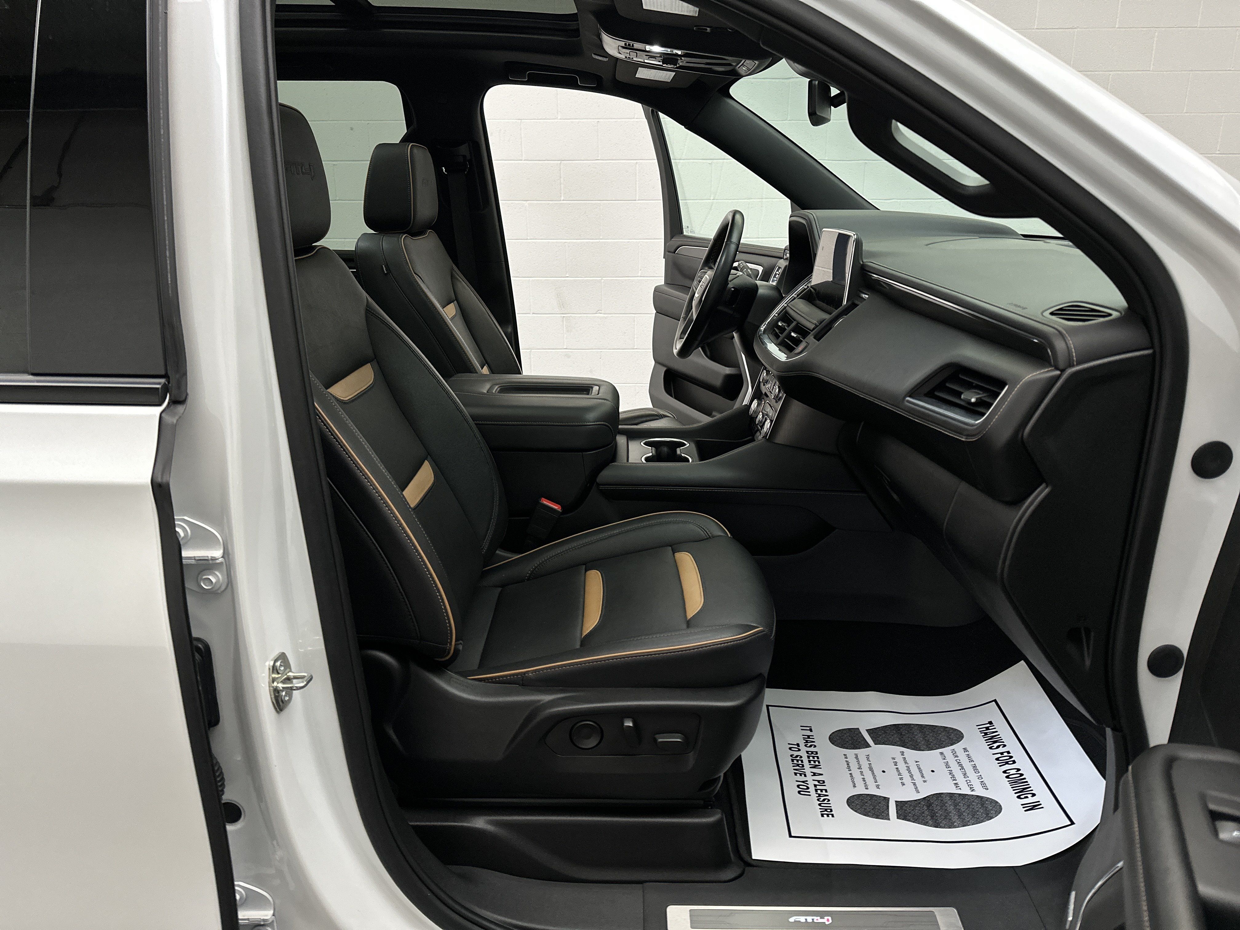 Used 2023 GMC Yukon AT4 w/ AT4 Premium Plus Package AWD/4WD image 28