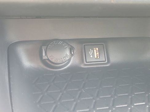 Used 2024 Toyota RAV4 XLE w/ Convenience Package image 32