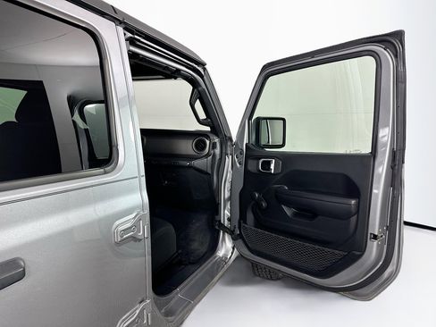 Used 2018 Jeep Wrangler Unlimited Sport image 29