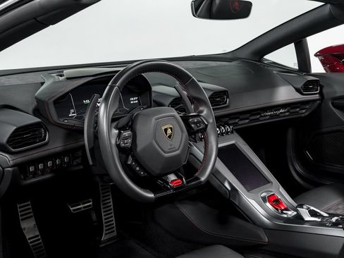 Used 2022 Lamborghini Huracan EVO RWD image 12