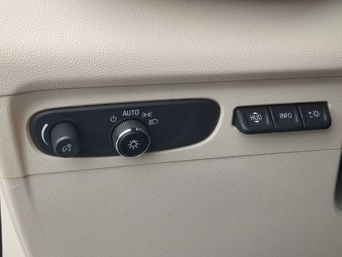 Used 2023 Buick Envision Avenir AWD/4WD image 17