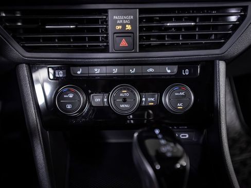 Used 2024 Volkswagen Jetta SE FWD image 35