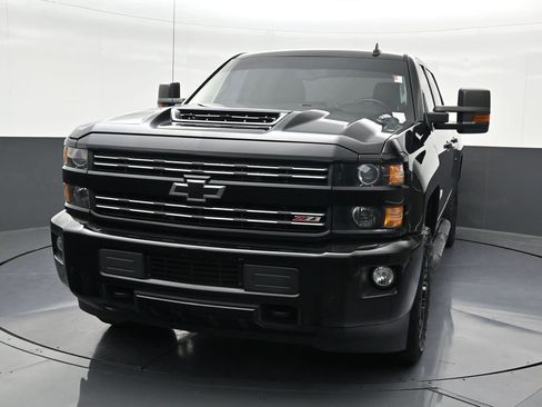 Used 2017 Chevrolet Silverado 2500 LT w/ Midnight Edition AWD/4WD image 9