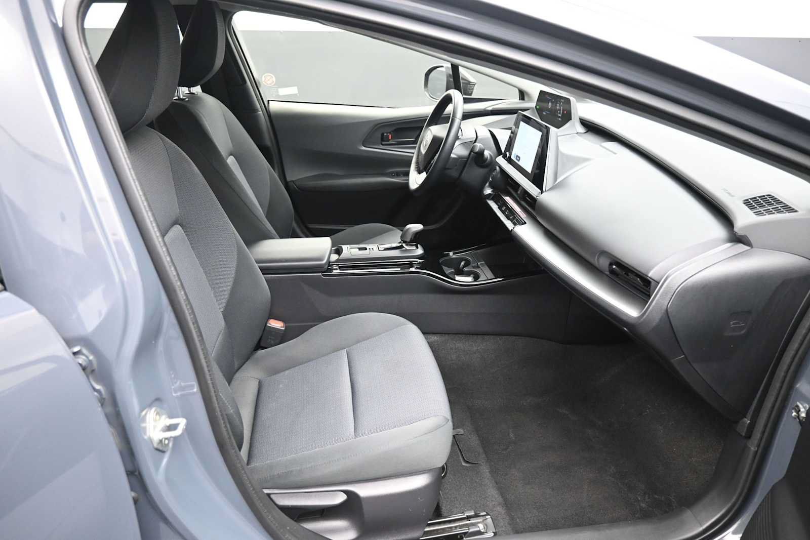 Used 2025 Toyota Prius LE FWD image 24