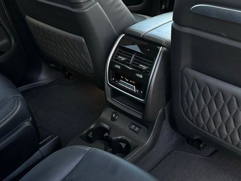 Used 2024 BMW ALPINA XB7 AWD/4WD image 27