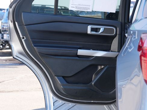 Used 2023 Ford Explorer XLT image 23