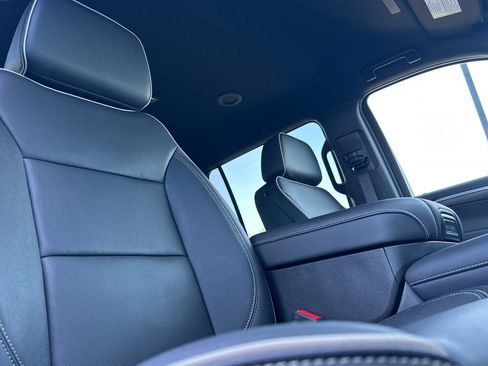 New 2026 Chevrolet Suburban Premier image 18