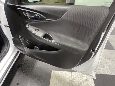Used 2018 Chevrolet Malibu LT FWD image 23